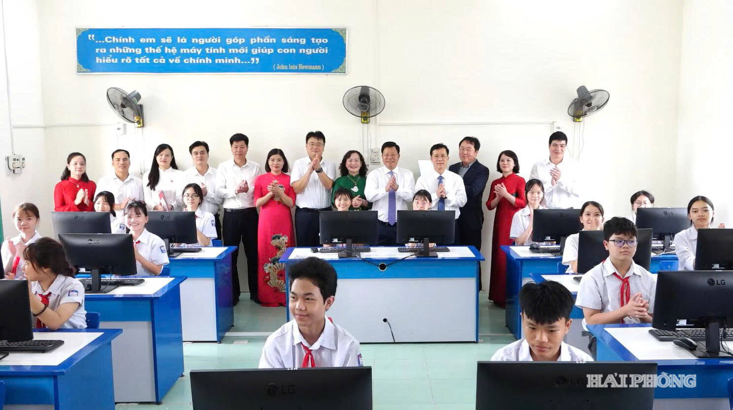 Phòng thư viện điện tử với hệ thống máy tính, thiết bị trình chiếu và không gian học tập hiện đại đang tạo thêm điều kiện để học sinh Trường THCS An Thành tiếp cận nguồn học liệu phong phú, phục vụ học tập và nghiên cứu.