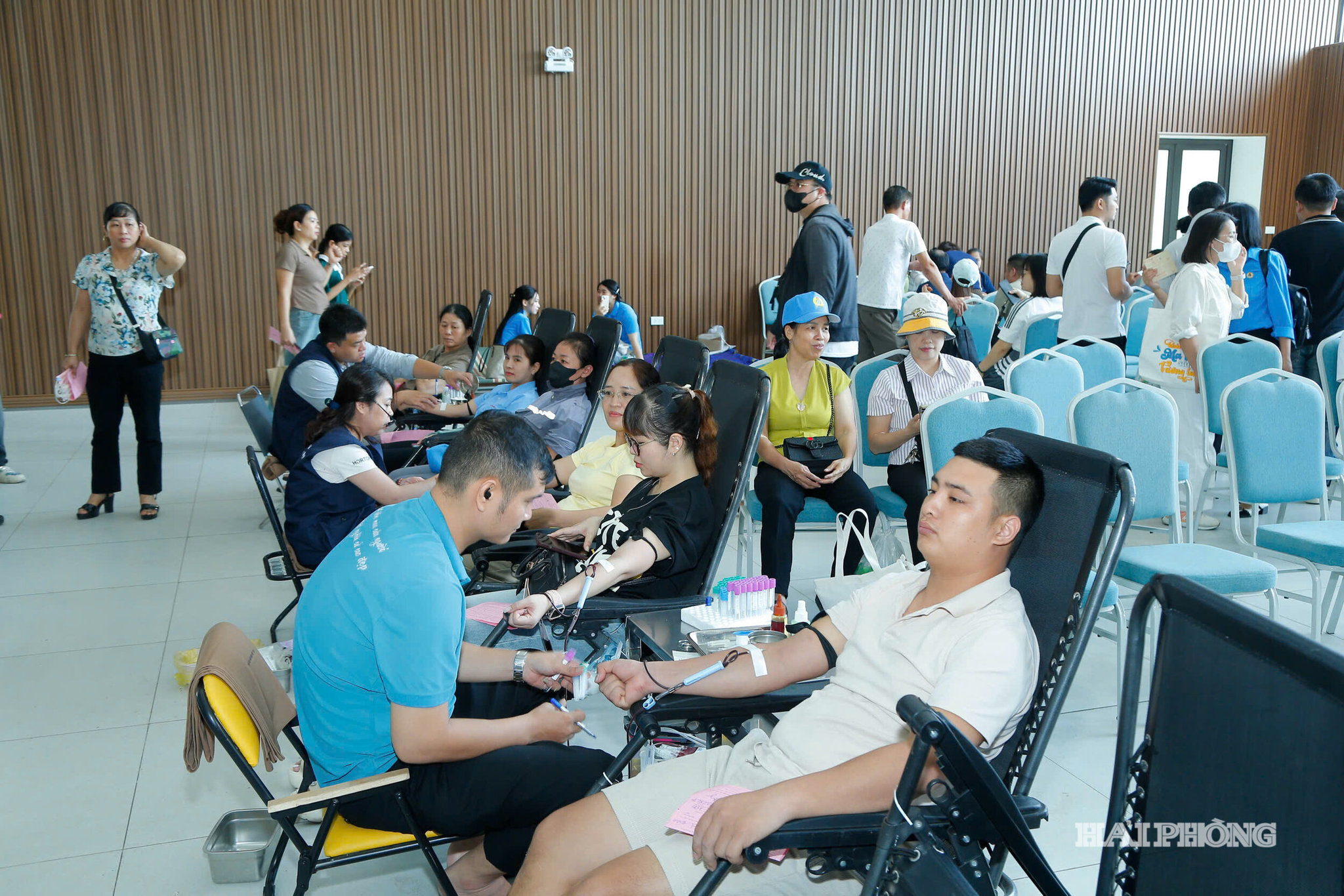 Hơn 1.000 người đăng ký tham gia hiến máu.