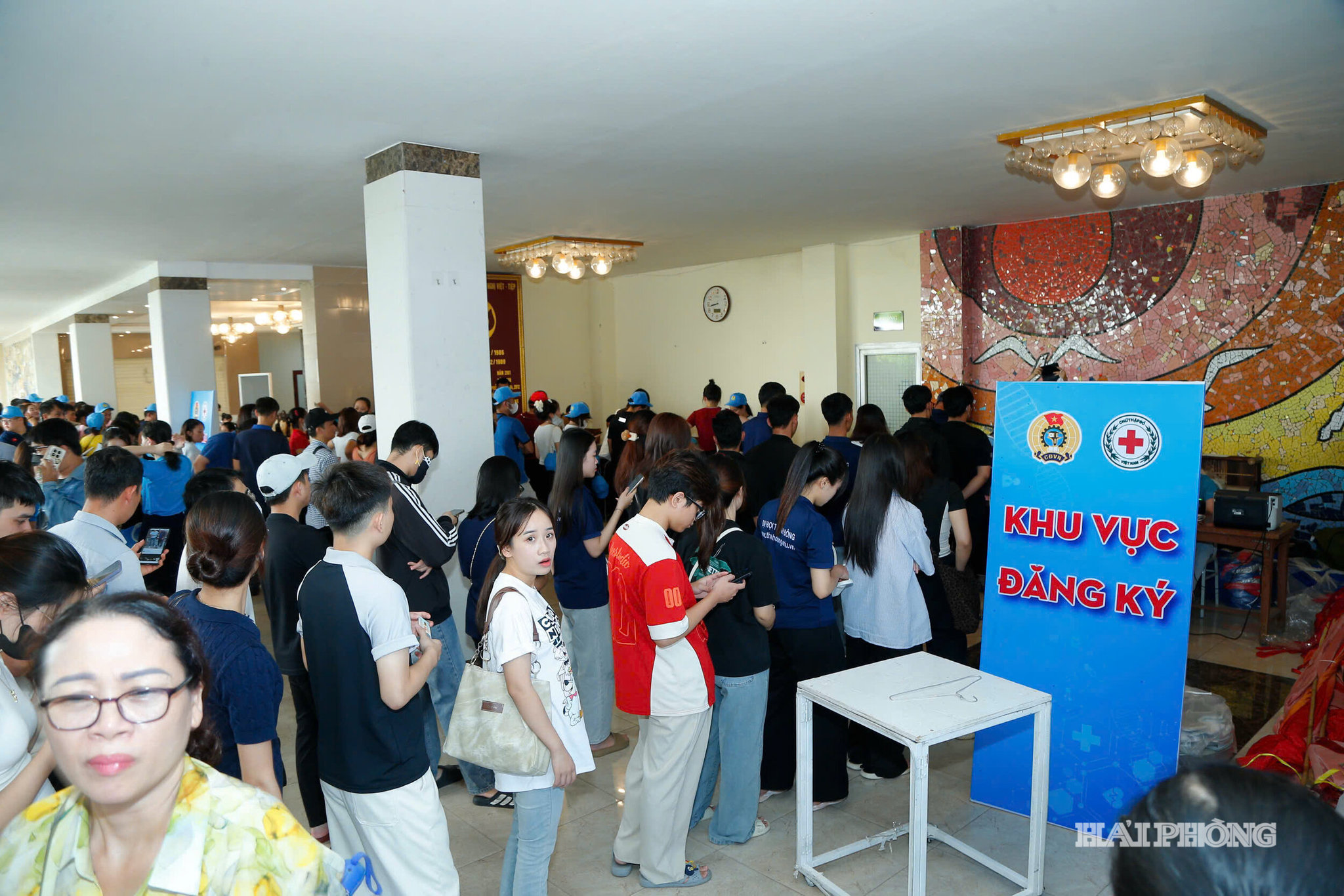 Phong trào hiến máu tình nguyện ngày càng lan tỏa thu hút đông đảo người lao động tham gia.