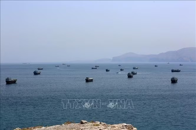 potal-cuoc-hop-iran-va-cac-nuoc-vung-vinh-ve-eo-bien-hormuz-duoc-hoan-lai-stand.avif