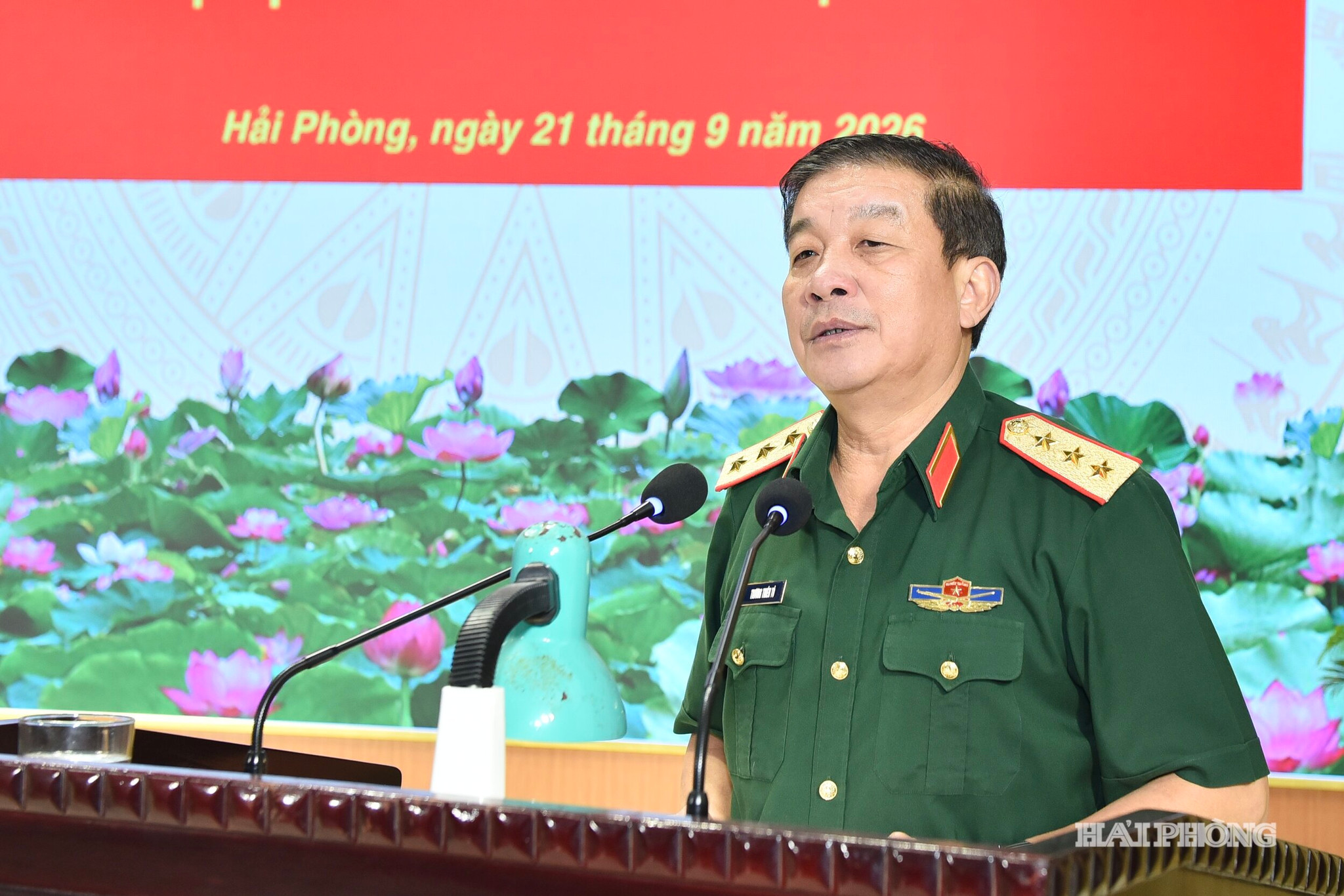Thượng tướng Trương Thiên Tô, Uỷ viên Trung ương Đảng, Phó Chủ nhiệm Tổng cục Chính trị Quân đội nhân dân Việt Nam phát biểu khai mạc lớp tập huấn.