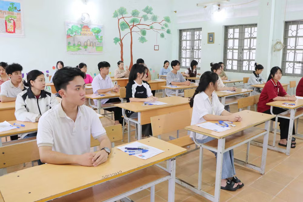 Thí sinh dự thi tốt nghiệp Trung học phổ thông. (Ảnh: TTXVN) vna-potal-ky-thi-tot-nghiep-thpt-2024-gan-4200-thi-sinh-tinh-lai-chau-buoc-vao-mon-thi-ngu-van-7451393.jpg