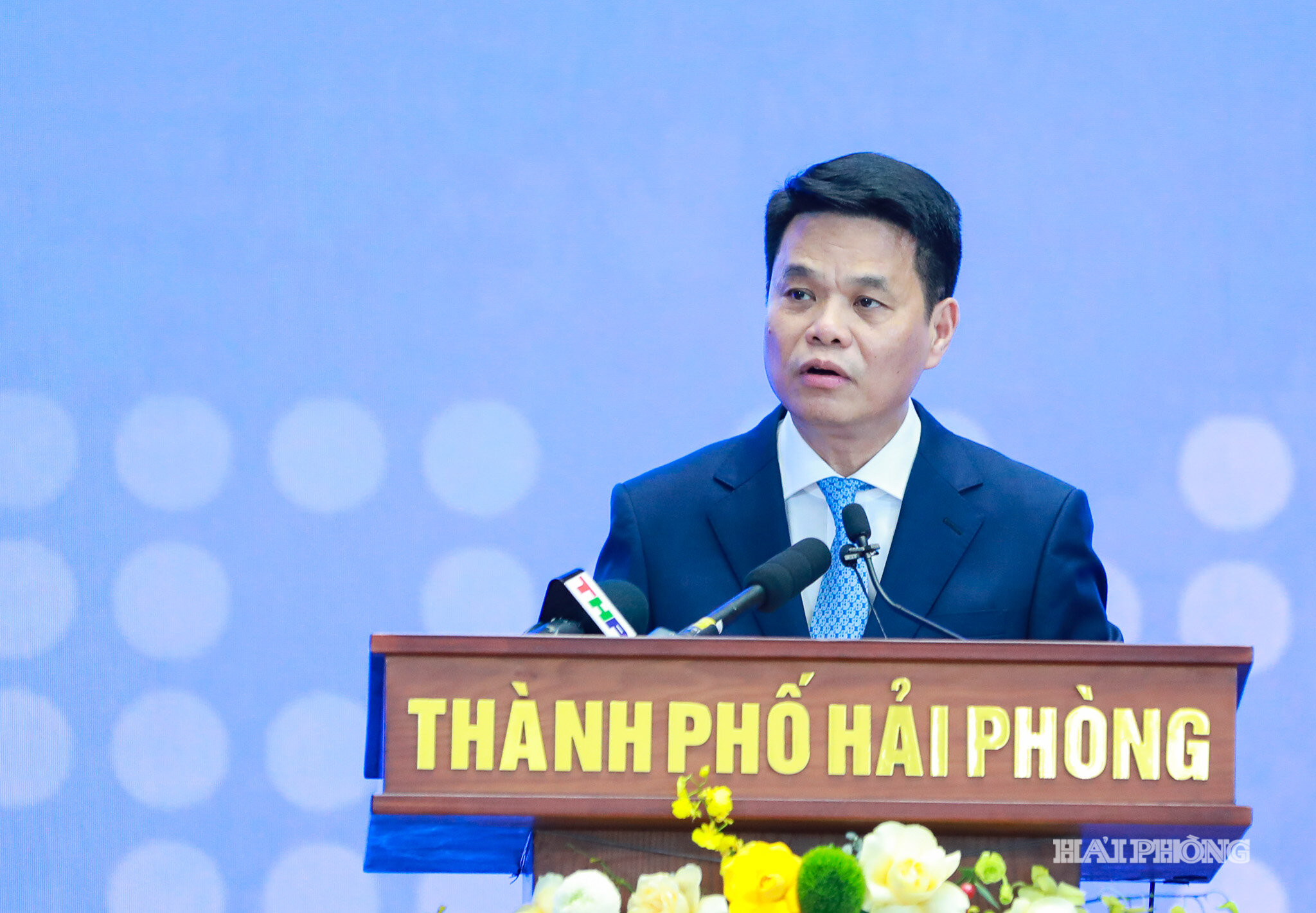 Đồng chí Lê Ngọc Châu, Ủy viên Trung ương Đảng, Bí thư Thành ủy, Trưởng Đoàn đại biểu Quốc hội thành phố Hải Phòng phát biểu chào mừng 