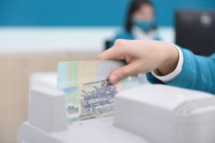 Áp lực chi phí vốn đẩy lãi suất cho vay bình quân tiền đồng lên 10,7%. (Ảnh: Vietnam+)