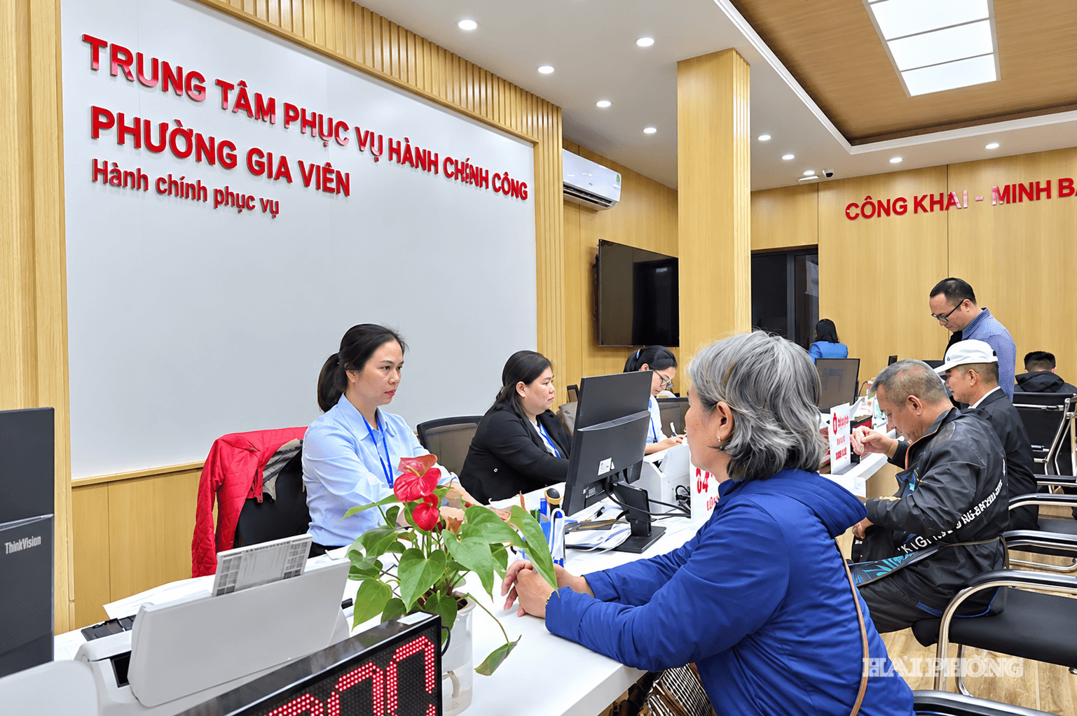 nguoi-co-cong-2-6ebc3f843b3dbb90e41b87fd6d0ac29d.png