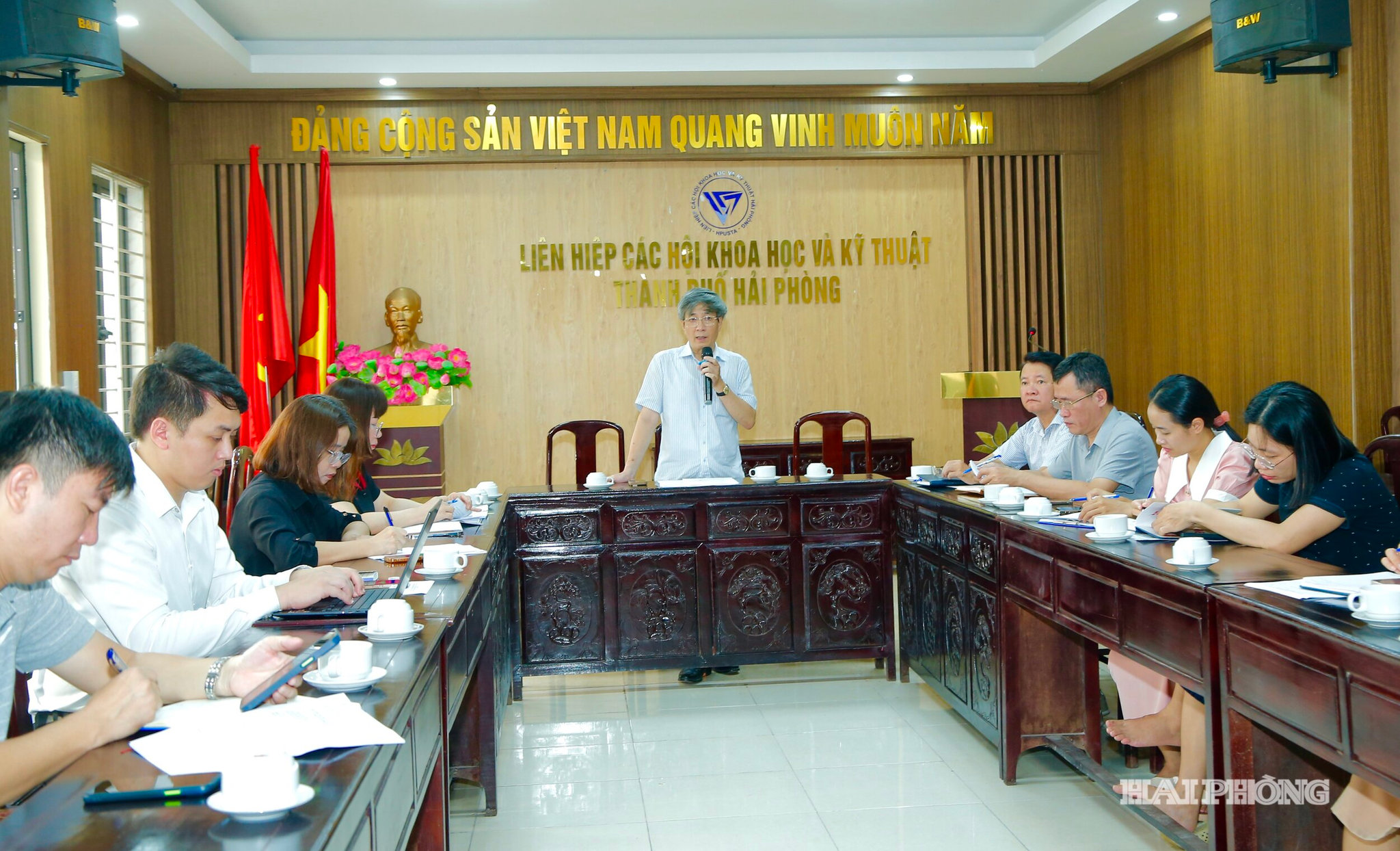Tiến sĩ Bùi Thanh Tùng, Chủ tịch Hội liên hiệp các Hội khoa học và Kỹ thuật chủ trì hội nghị.