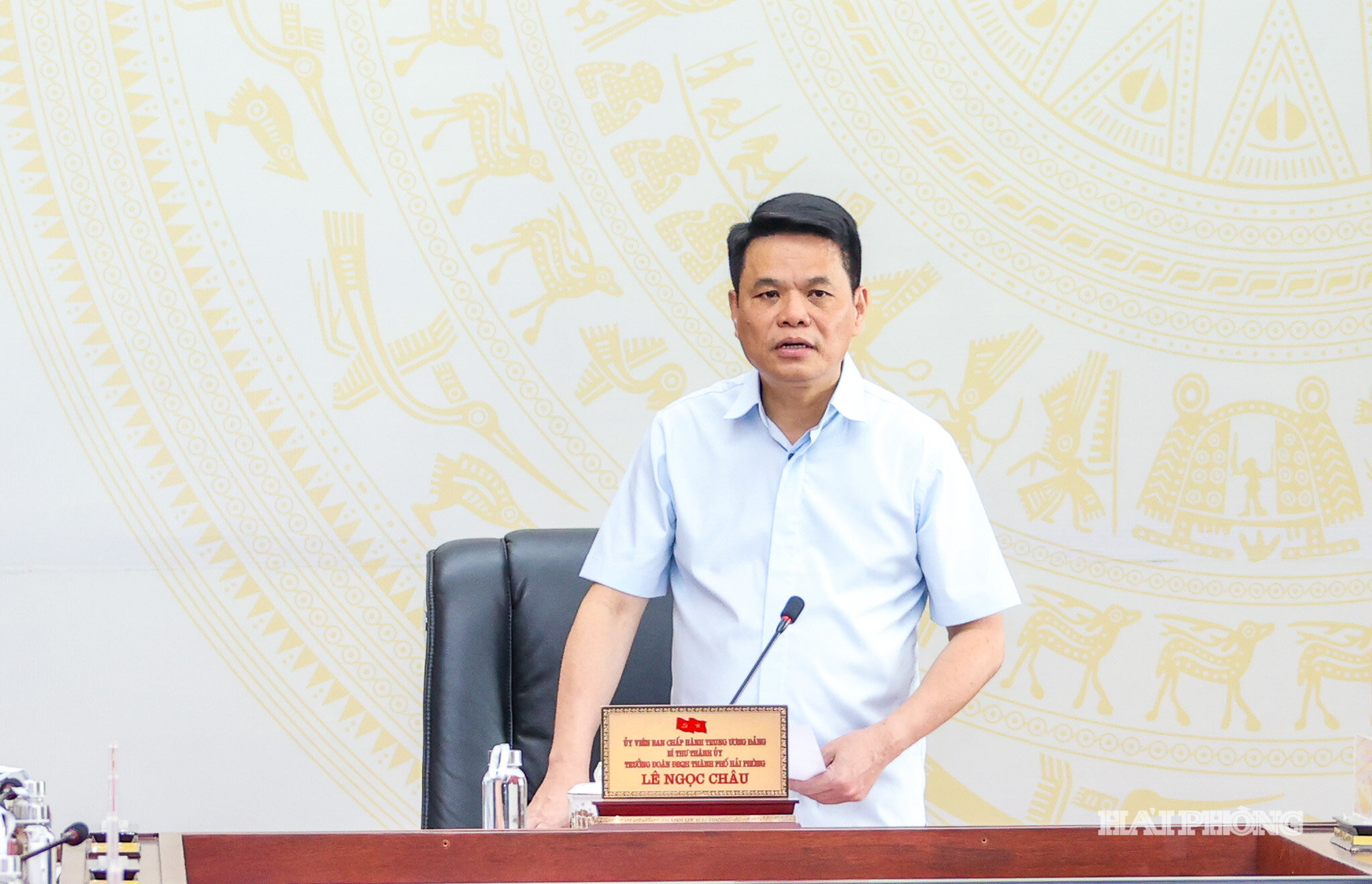 Đồng chí Lê Ngọc Châu, Ủy viên Trung ương Đảng, Bí thư Thành ủy, Trưởng Đoàn đại biểu Quốc hội thành phố Hải Phòng phát biểu kết luận Hội nghị.