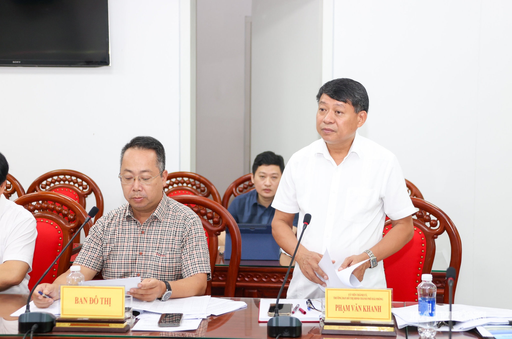 Đồng chí Phạm Văn Khanh, Trưởng Ban đô thị HĐND thành phố phát biểu kết luận cuộc làm việc