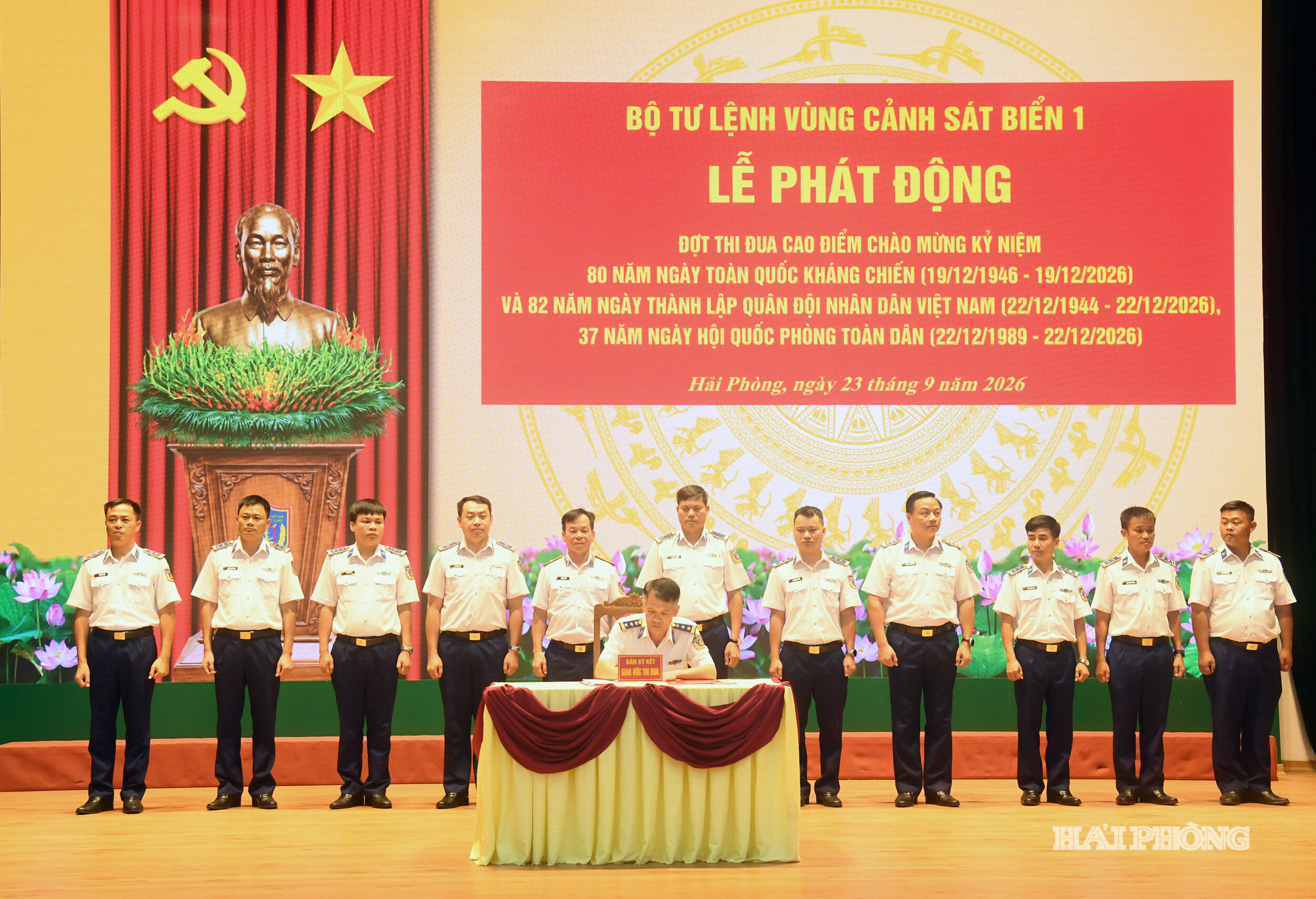 Chỉ huy các cơ quan, đơn vị ký kết giao ước thi đua cao điểm