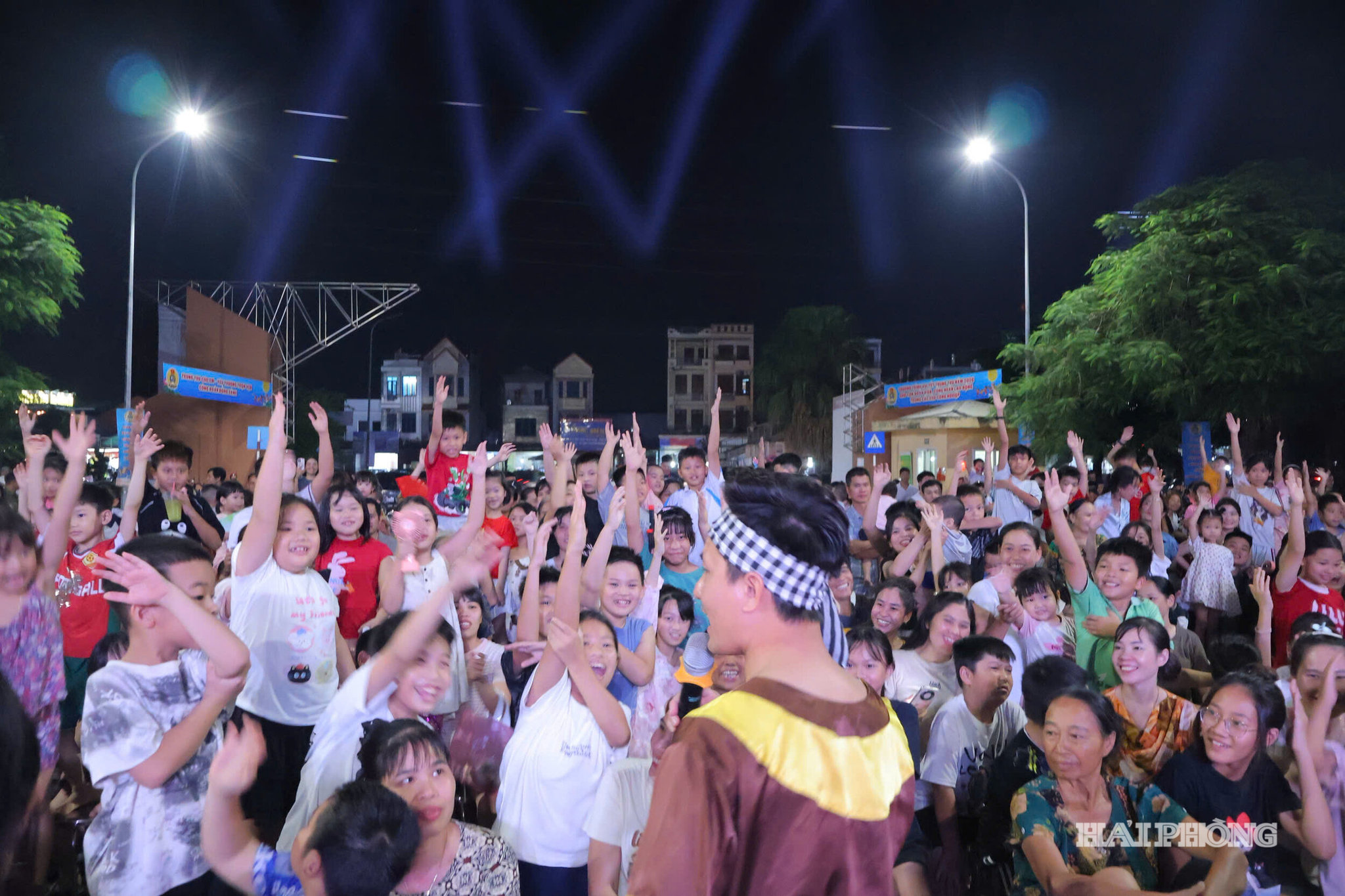 con-cong-nhan-lao-dong.jpg