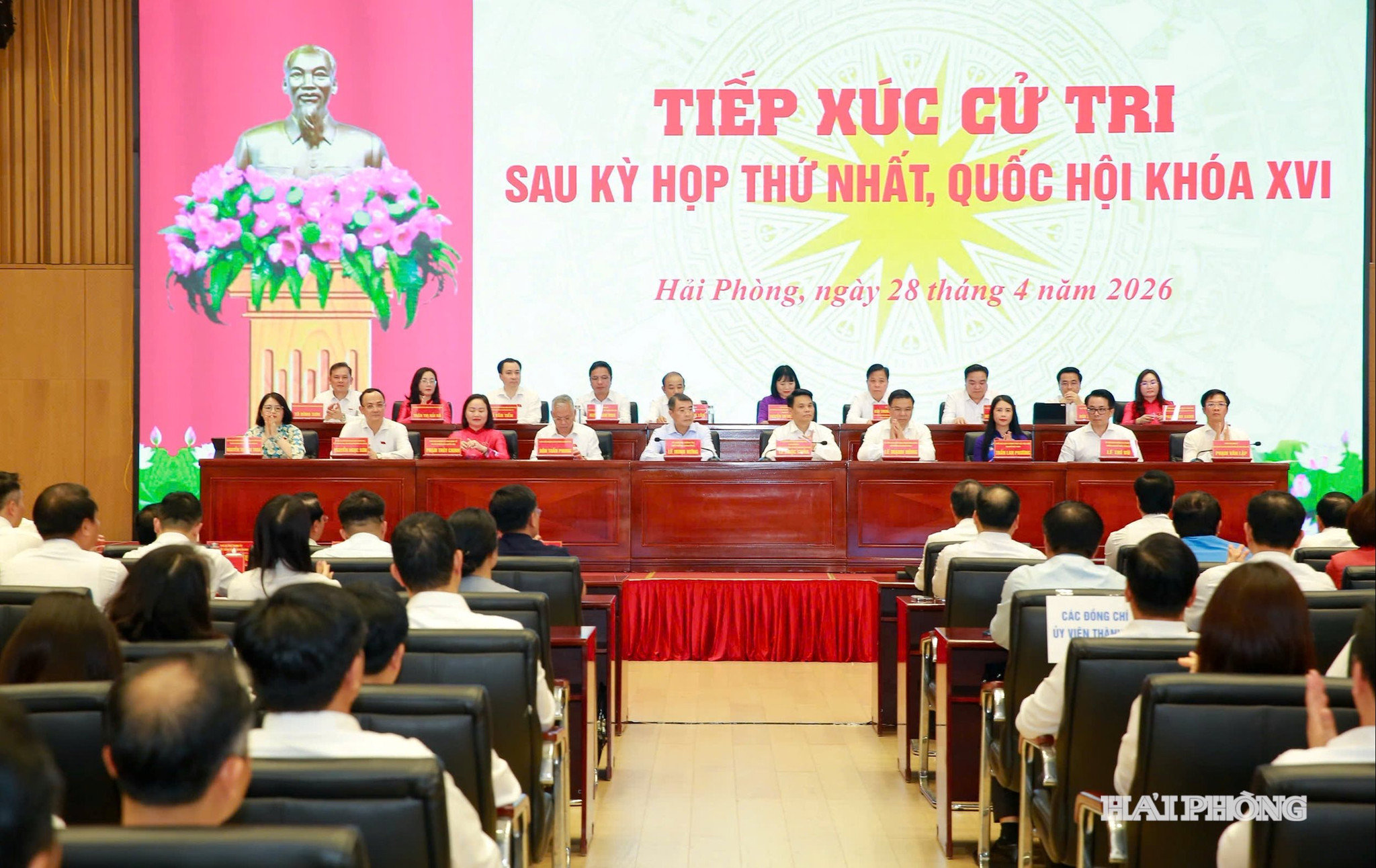 tiep-xuc-cu-tri.jpeg