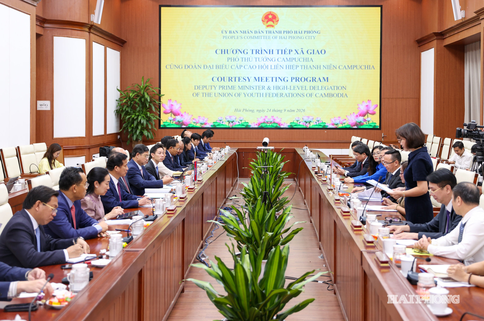 Quang cảnh chương trình làm việc