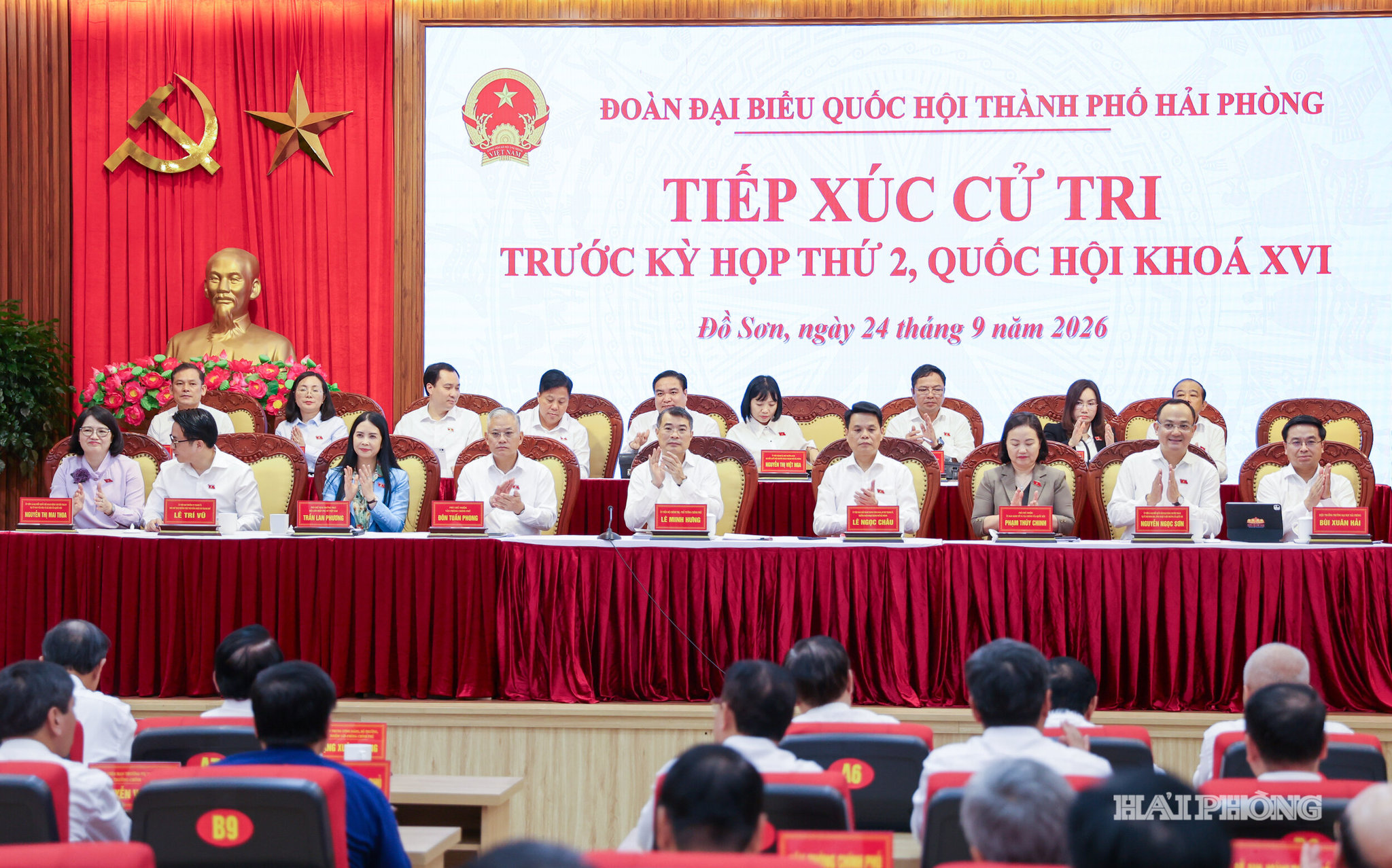 Đồng chí Lê Minh Hưng, Uỷ viên Bộ Chính trị, Thủ tướng Chính phủ trả lời ý kiến cử tri