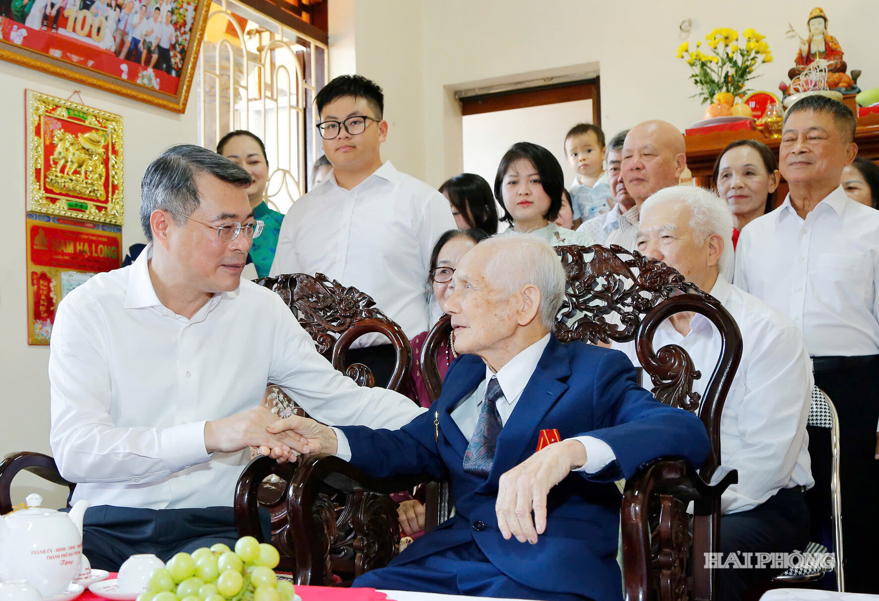 le minh hung tang qua