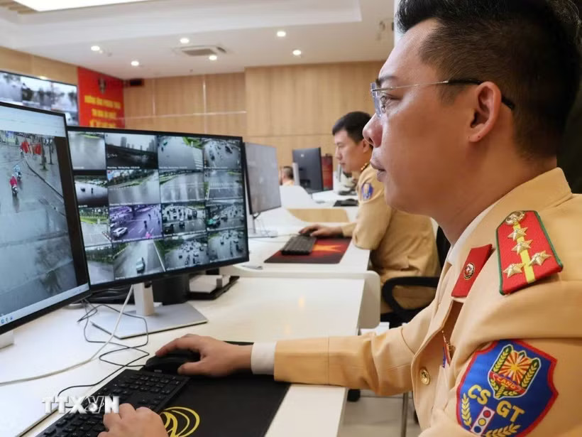 Trung tâm chỉ huy điều khiển tín hiệu đèn giao thông. (Ảnh: Quốc Lũy/TTXVN)