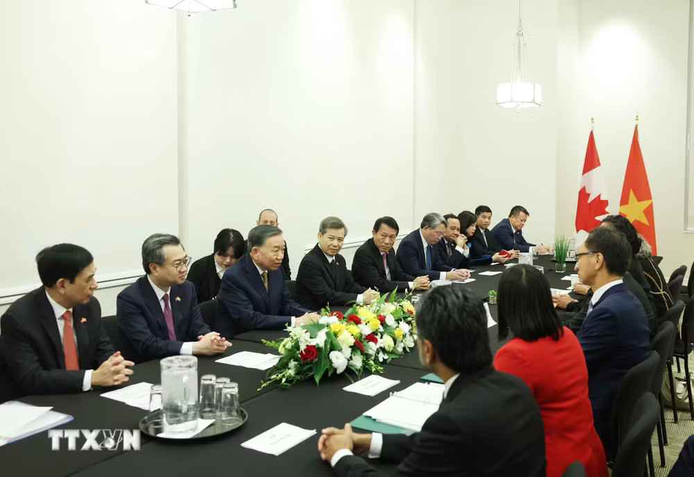 ttxvn-tong-bi-thu-chu-tich-nuoc-to-lam-tiep-nhom-nghi-si-huu-nghi-canada-viet-nam3.jpg