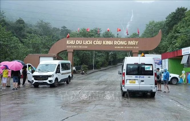 avmjqvkd5yqaf8ldkgbvcdvblgh6h7yjdqhnz_zznva-_potal-khu-du-lich-cau-kinh-rong-may-se-hoat-dong-tro-lai-tu-ngay-110-stand.jpg.avif