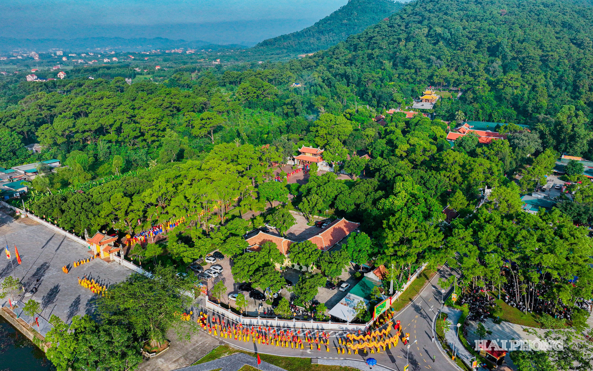 Cuộc đời và sự nghiệp Nguyễn Trãi để lại di sản đồ sộ về tư tưởng, văn học, lịch sử, địa lý, tiêu biểu như “Quốc âm thi tập”, “Ức Trai thi tập”, “Dư địa chí”. Tư tưởng nhân nghĩa, lấy dân làm gốc của ông vẫn còn nguyên giá trị. Đoàn rước khởi hành từ chùa Côn Sơn, rước văn sang Đền thờ Nguyễn Trãi, với sự tham gia của các đoàn tế, đội nghi lễ, nhân dân và du khách, tạo nên không gian văn hóa tâm linh linh thiêng giữa Di sản thế giới Côn Sơn - Kiếp Bạc.