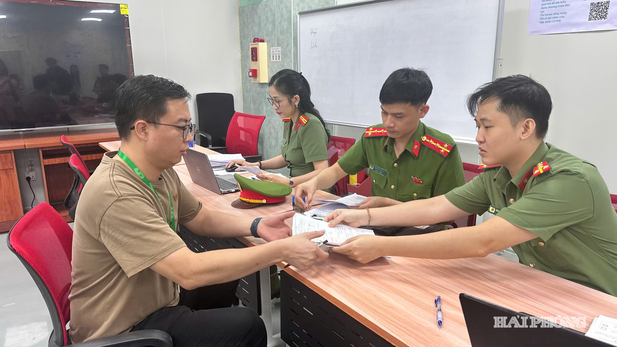 ly lich nuoc ngoai- an phu (3)