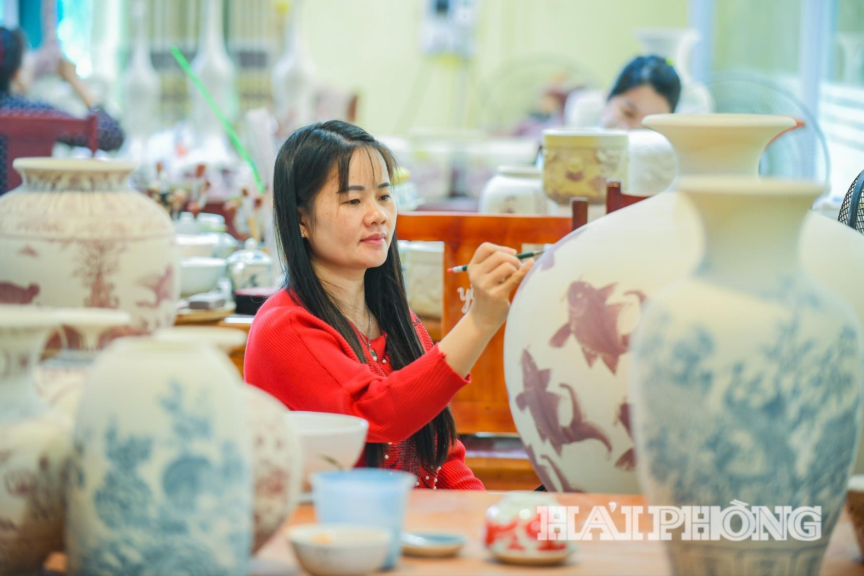 Công ty CP Gốm Chu Đậu (xã Thái Tân) từng bước đưa những sản phẩm mang đậm dấu ấn văn hóa Việt trở lại đời sống.