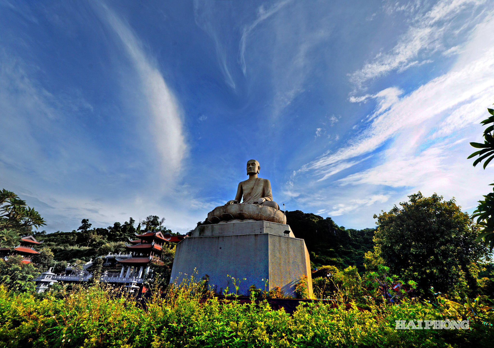 tran-nhan-tong.jpg