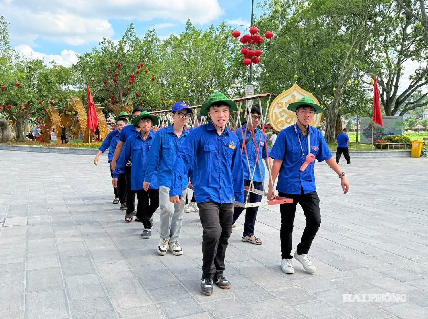 sinh-vien-tinh-nguyen2.jpg