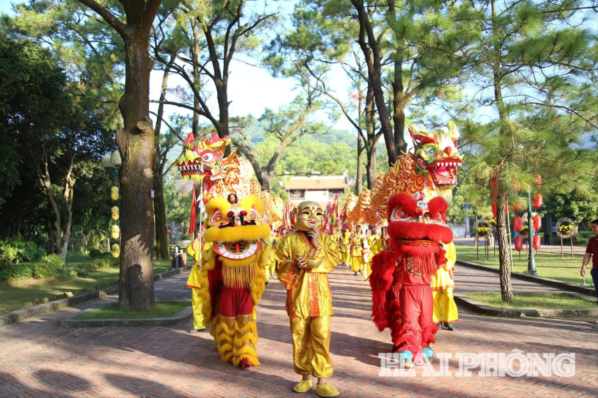 huong-dan-vien2(1).jpg