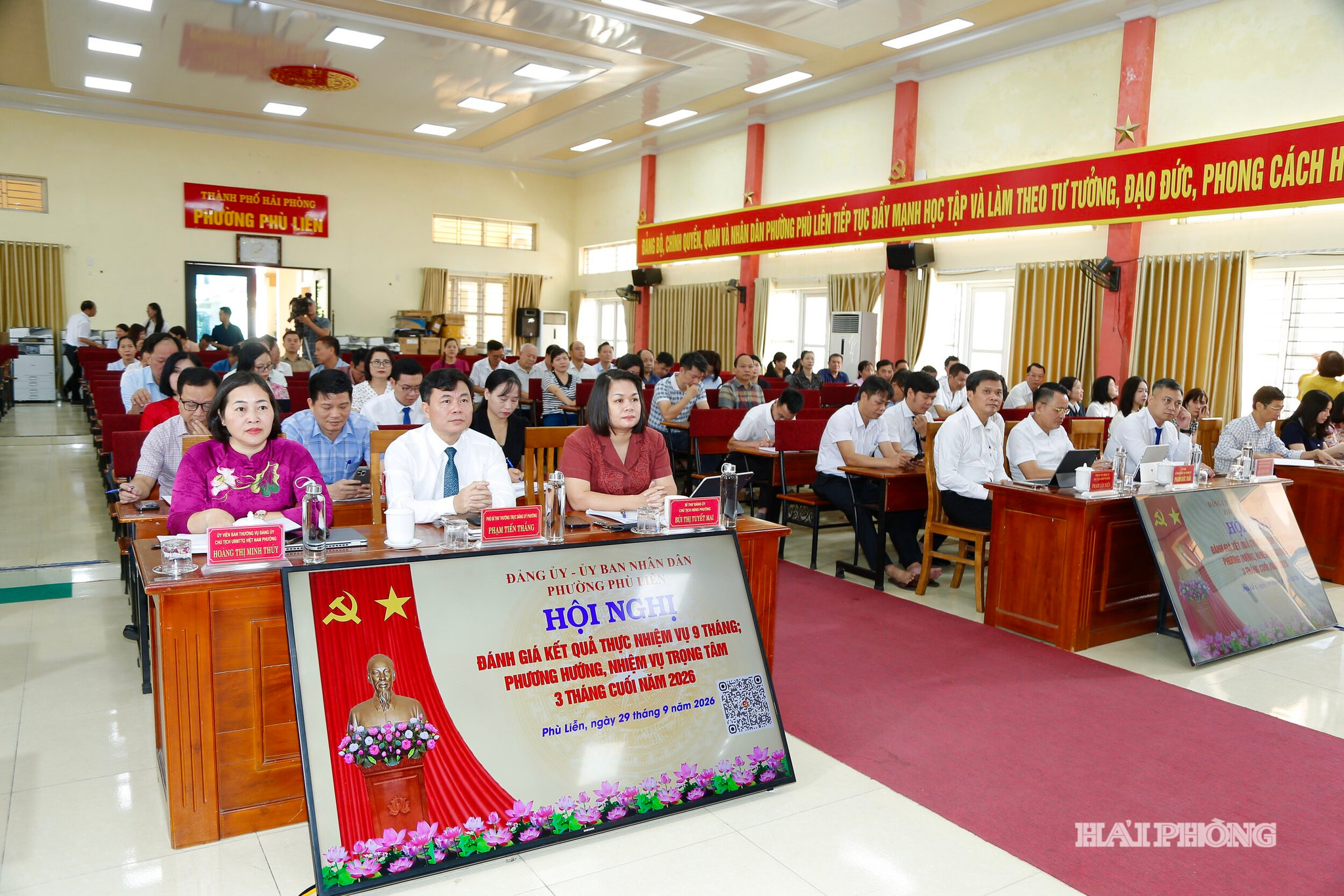 Các đại biểu dự hội nghị.