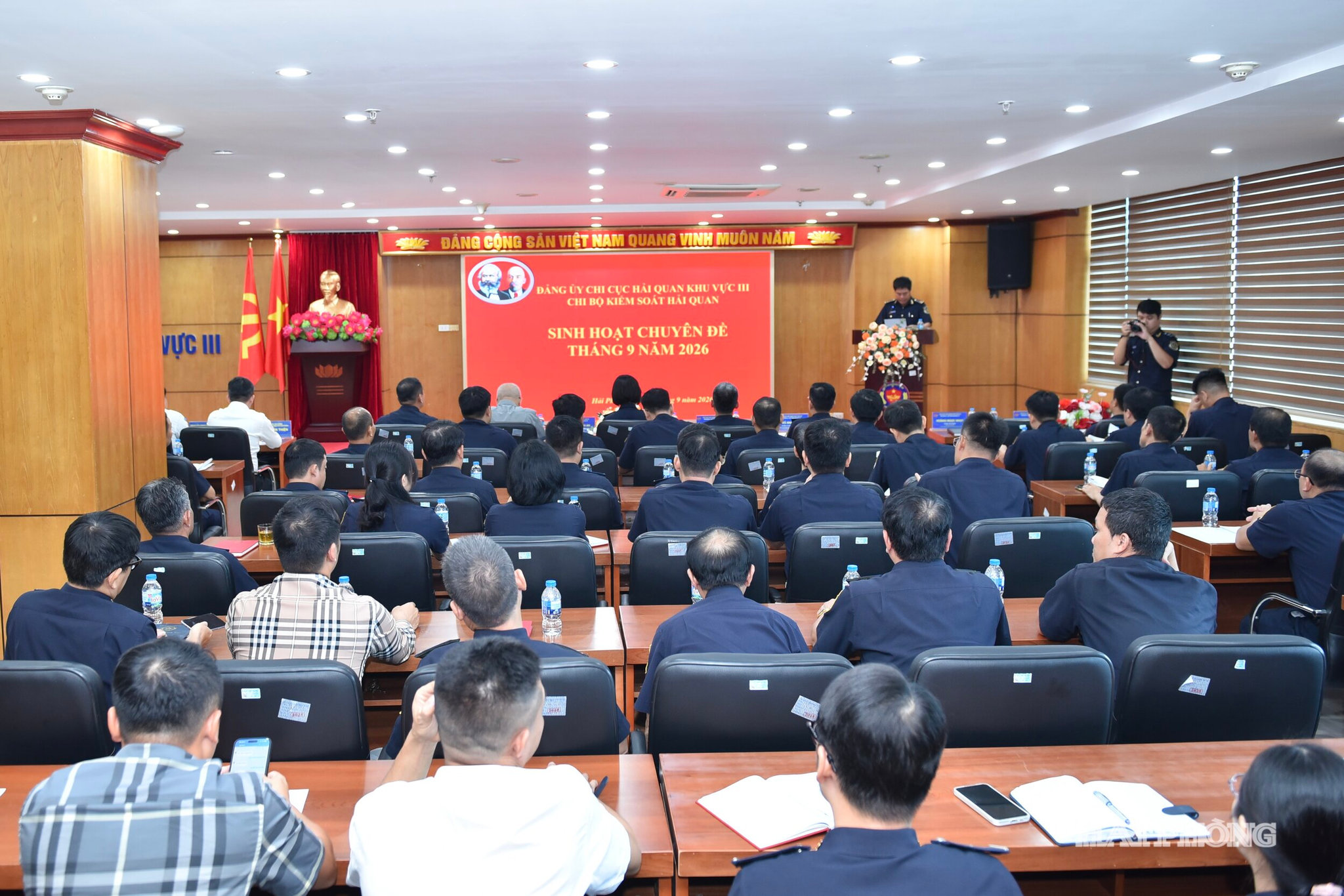 Quang cảnh cuộc sinh hoạt chuyên đề.