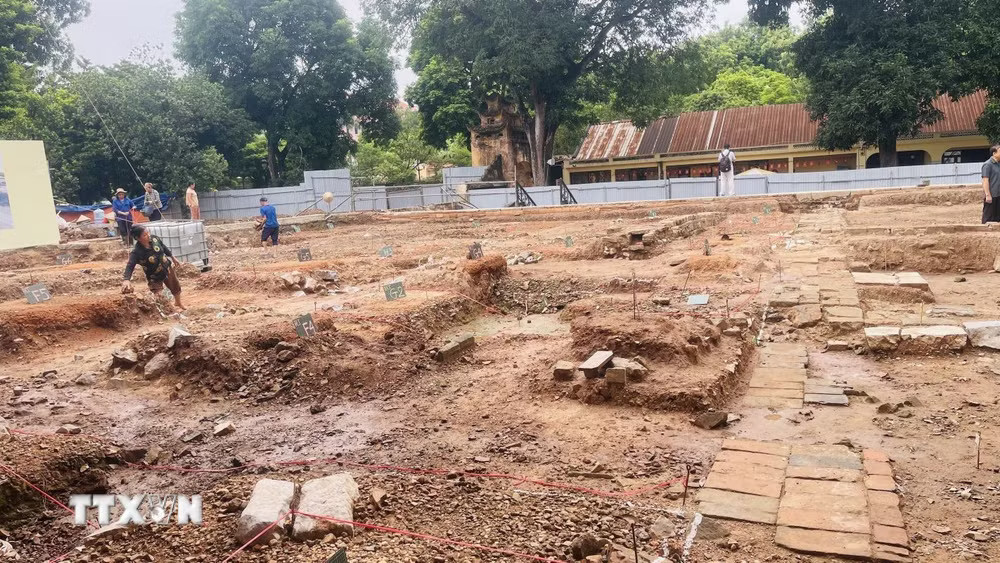 Hiện trường khai quật khu vực Chính Điện Kính Thiên năm 2026 tại hố khai quật khảo cổ số 9 Hoàng Diệu. (Ảnh: Tuyết Mai/TTXVN) ttxvn-ha-noi-phat-hien-dia-tang-6m-he-lo-hang-ngan-nam-lich-su-duoi-long-dat-hoang-thanh-thang-long-1409-1.jpg