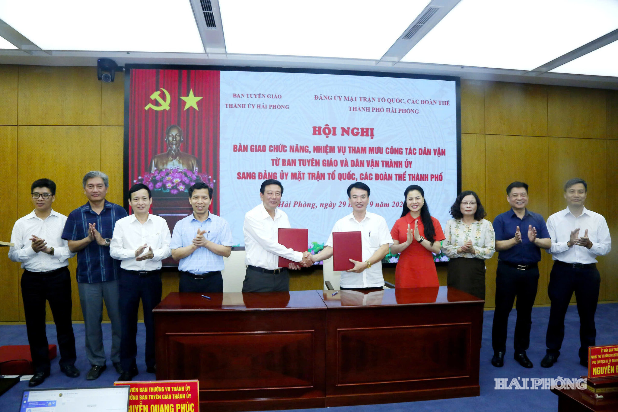 ban-giao-dan-van1.jpg