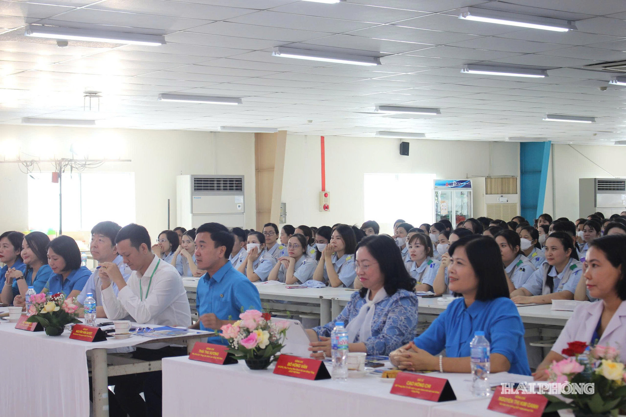 cac-dai-bieu-tham-du.jpg