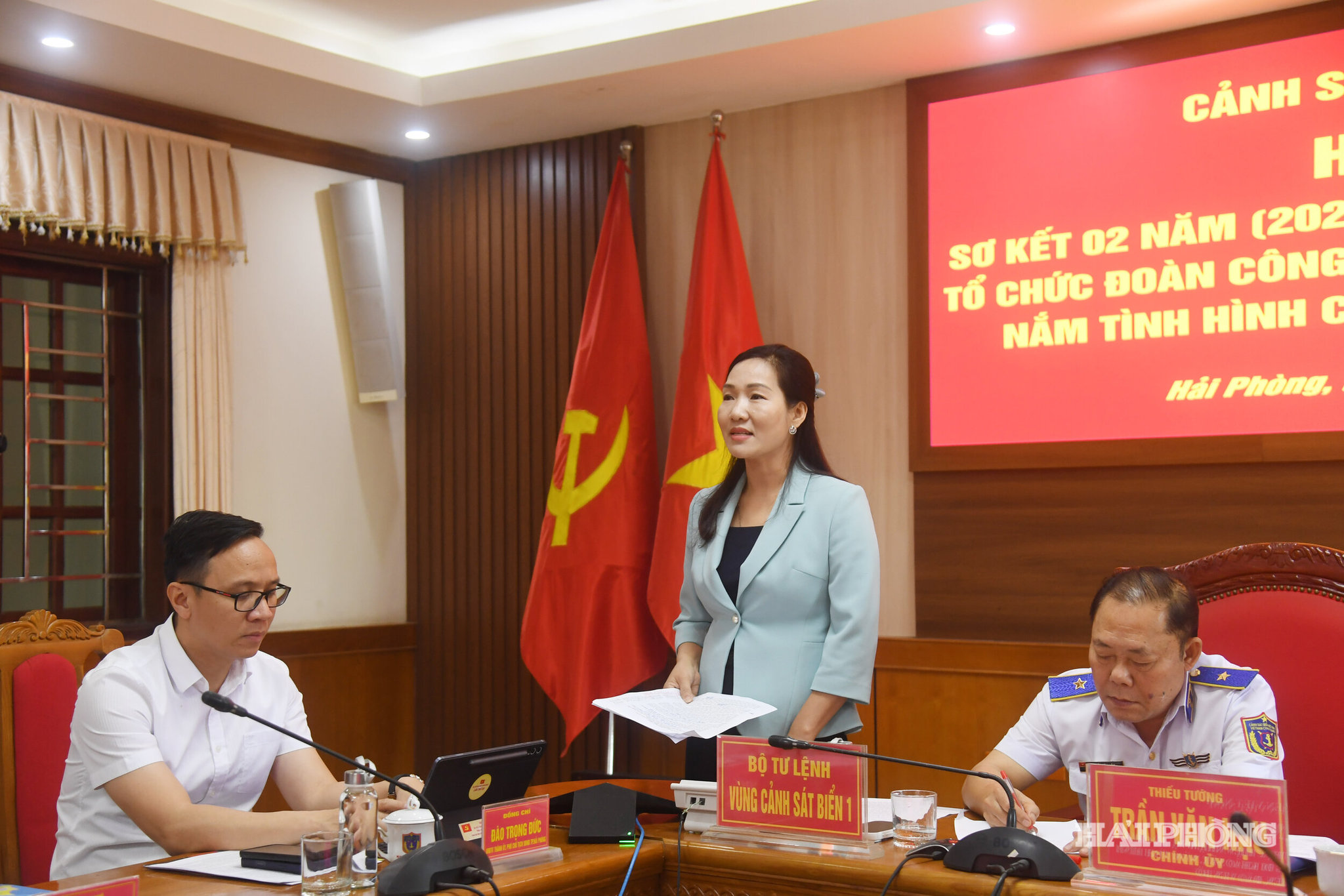 Đồng chí Nguyễn Thị Hạnh- Trưởng ban Tuyên giáo Thành uỷ Quảng Ninh phát biểu tại hội nghị