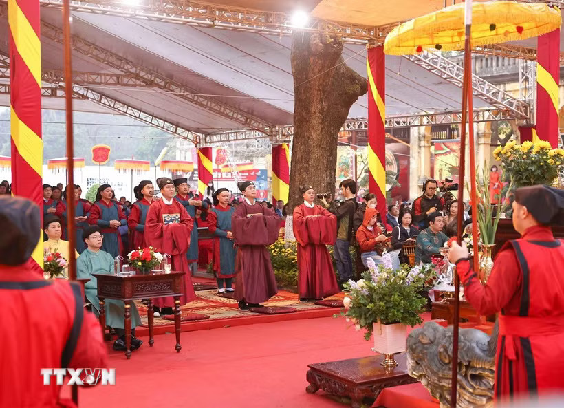 Lễ dâng hương khai Xuân Bính Ngọ 2026 tại Di tích Điện Kính Thiên, thuộc Khu Di sản Thế giới Hoàng thành Thăng Long (Hà Nội). (Ảnh: Thanh Tùng/TTXVN)