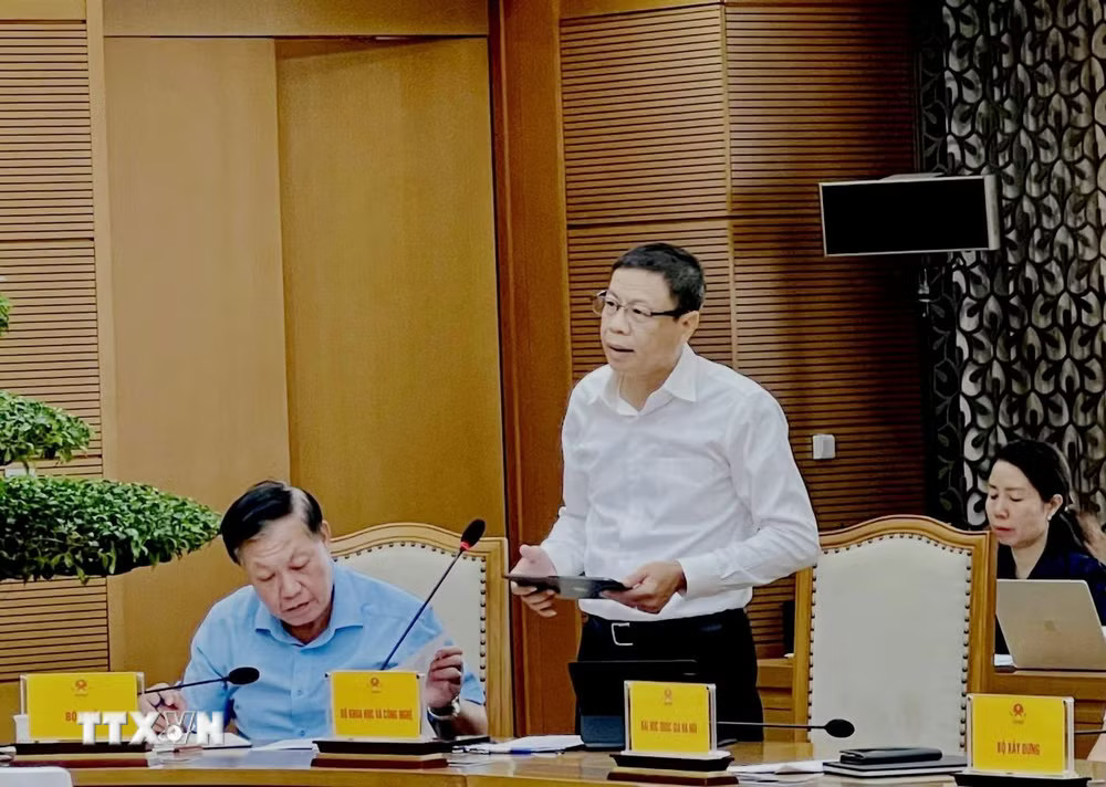 ttxvn_pho-thu-tuong-ho-quoc-dung-hop-ve-thao-go-vuong-mac-ha-tang-nghien-cuu-thu-nghiem-4777.jpg
