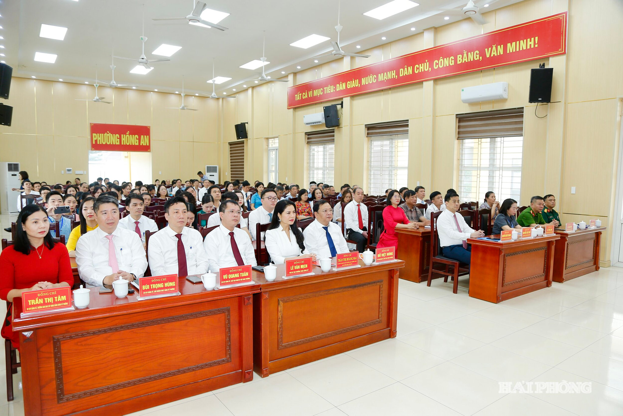 Các đại biểu dự hội nghị.