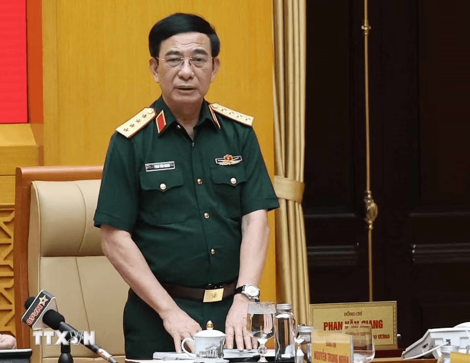 dai-tuong-phan-van-giang-4.png