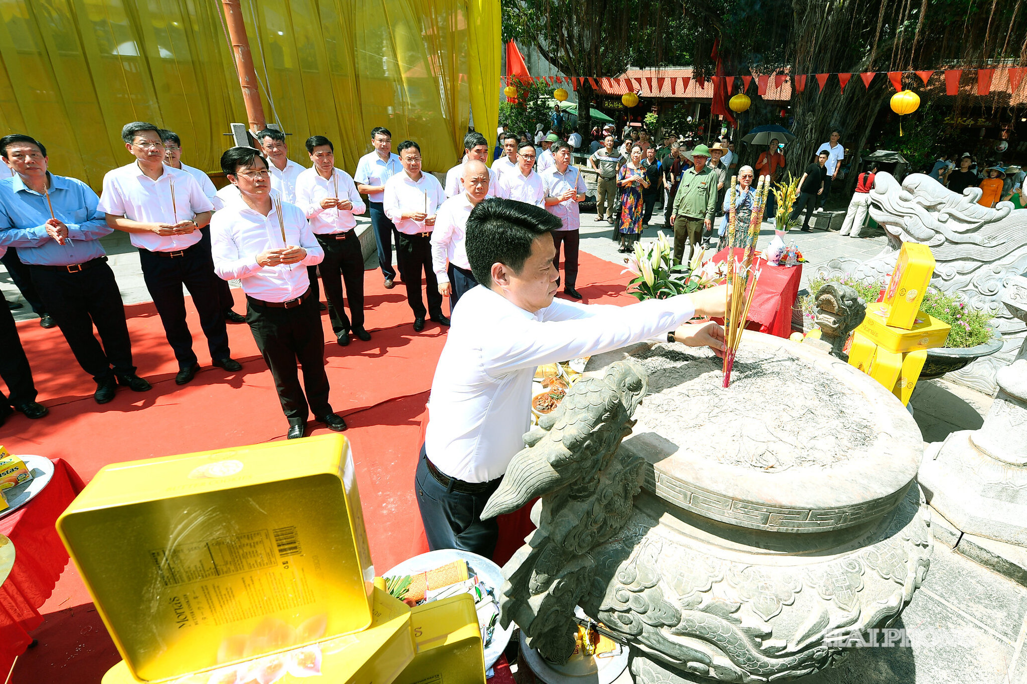 Lãnh đạo thành phố Hải Phòng dâng hương thành kính tưởng niệm Hưng Đạo Đại vương Trần Quốc Tuấn tại Di sản thế giới Kiếp Bạc.