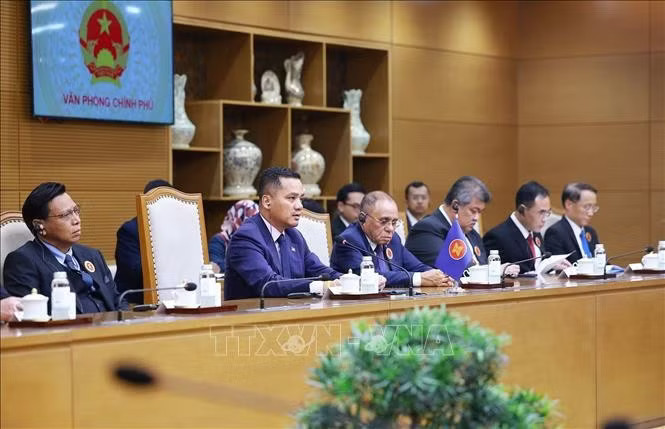 hu-tuong-tiep-truong-doan-cac-nuoc-tham-du-hoi-nghi-cac-nuoc-asean-ve-hop-tac-dau-tranh-voi-toi-pham-truy-na-stand-9006.jpg.avif