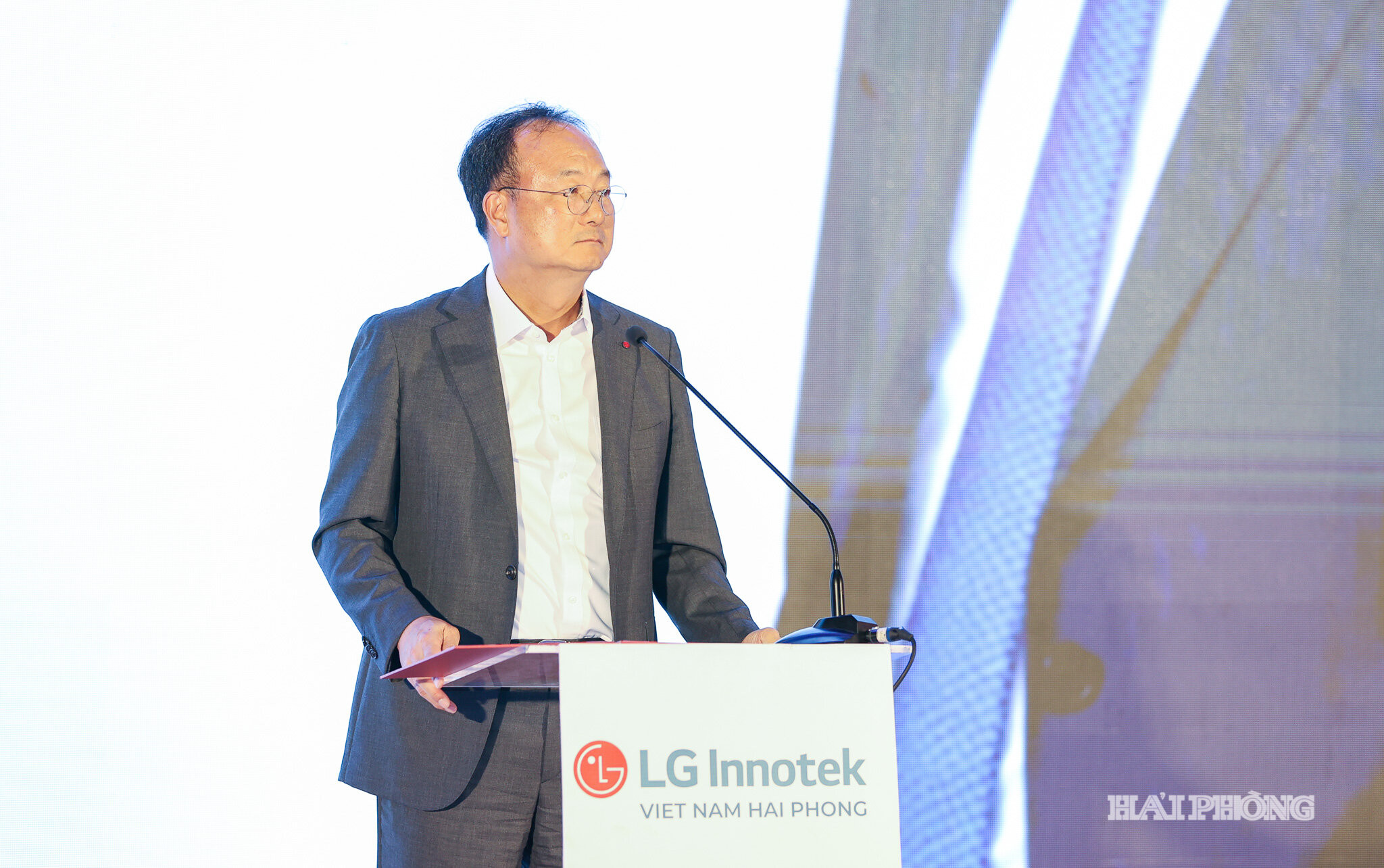 Ông Moon Hyuksoo, CEO công ty LG-Innotek Hải Phòng phát biểu tại lễ kỷ niệm