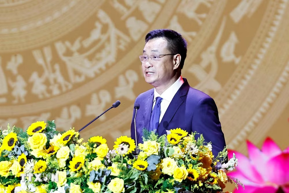 ttxvn_chu-tich-quoc-hoi-tran-thanh-man-du-le-ky-niem-150-nam-ngay-sinh-cu-huynh-thuc-khang-9059574-2.jpg