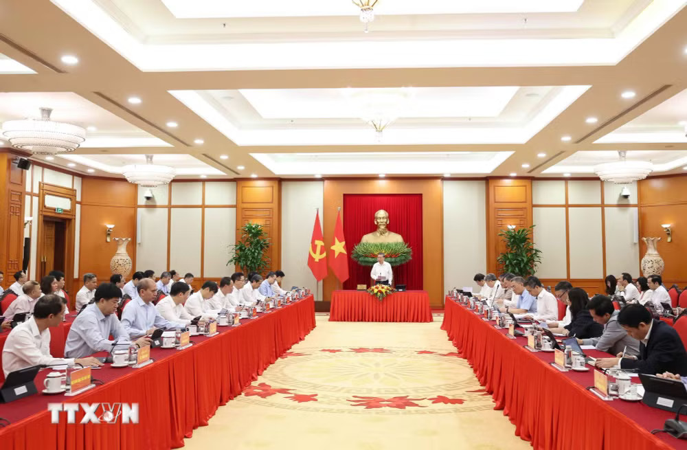 ttxvn_tong-bi-thu-chu-tich-nuoc-lam-viec-voi-ban-chinh-sach-chien-luoc-trung-uong-9059750-7.jpg