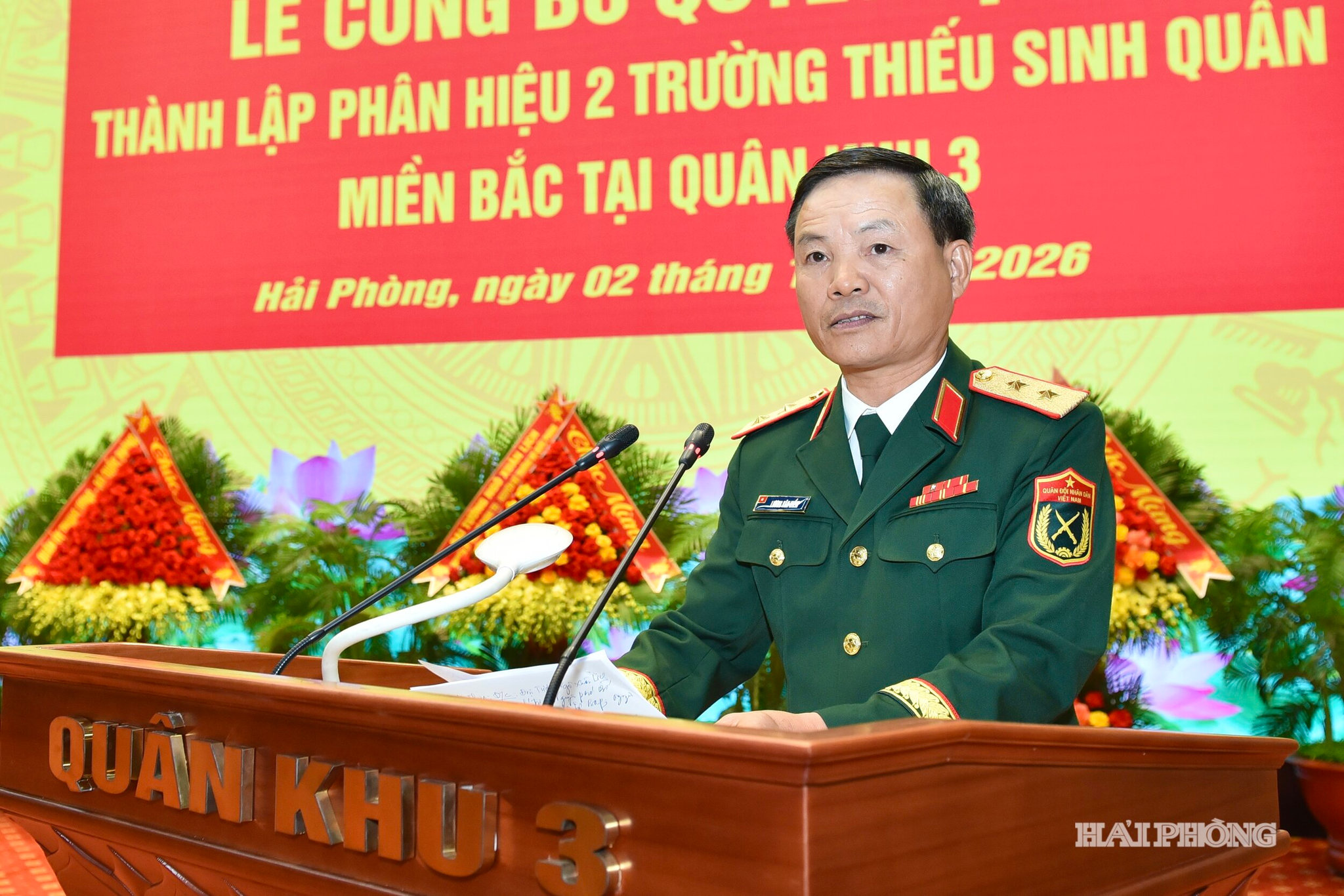 Trung tướng Lương Văn Kiểm, Tư lệnh Quân khu 3 phát biểu tại buổi lễ.