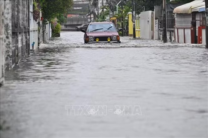 potal-thai-lan-trien-khai-cac-bien-phap-khan-cap-ho-tro-nguoi-dan-va-du-khach-trong-vung-lut-bangkok-stand.avif