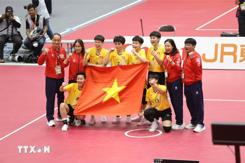 Đội tuyển cầu mây nữ Việt Nam bảo vệ thành công tấm huy chương Vàng từng giành được tại ASIAD. (Ảnh: TTXVN phát)