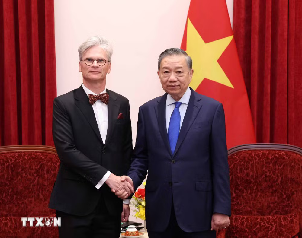 ttxvn_tong-bi-thu-chu-tich-nuoc-to-lam-tiep-dai-su-cac-nuoc-trinh-quoc-thu-1.jpg