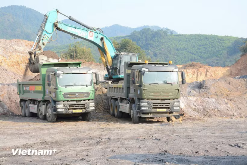 Vốn đầu tư toàn xã hội tăng 15,1% trong 9 tháng, góp phần thúc đẩy tăng trưởng kinh tế Việt Nam năm 2026. (Ảnh: PV/Vietnam+)