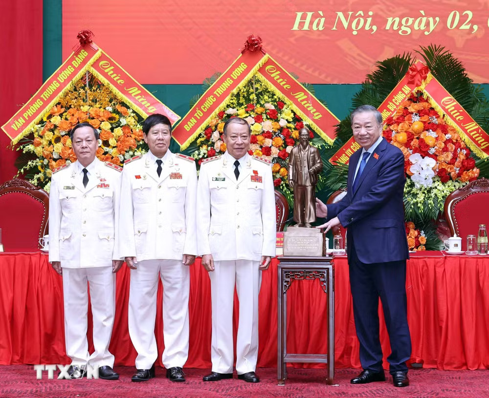 ttxvn_tong-bi-thu-chu-tich-nuoc-du-dai-hoi-toan-quoc-lan-thu-ii-hoi-cuu-cong-an-nhan-dan-viet-nam-23.jpg