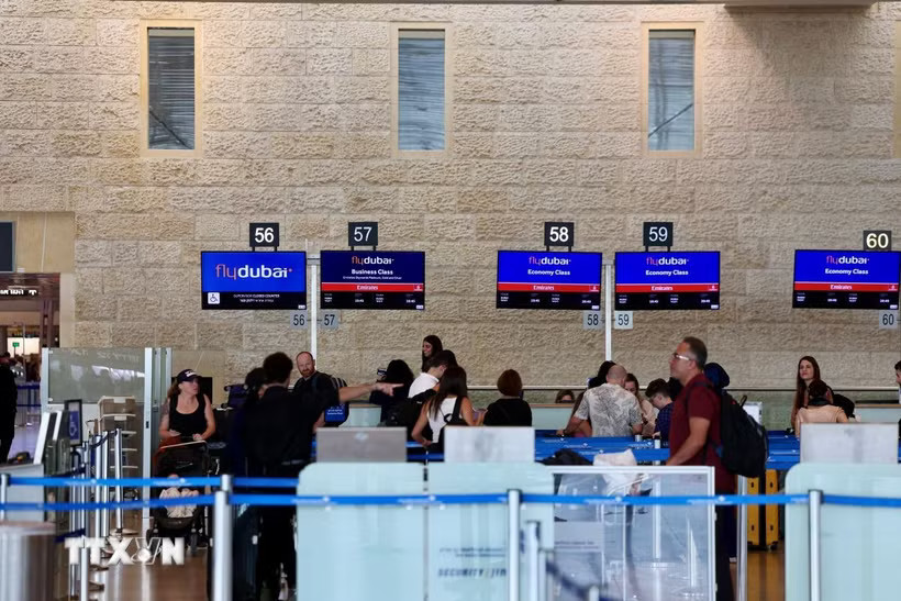 Khu vực check-in của hãng hàng không Flydubai tại sân bay quốc tế Ben Gurion gần Tel Aviv, Israel. (Ảnh: THX/TTXVN phát)
