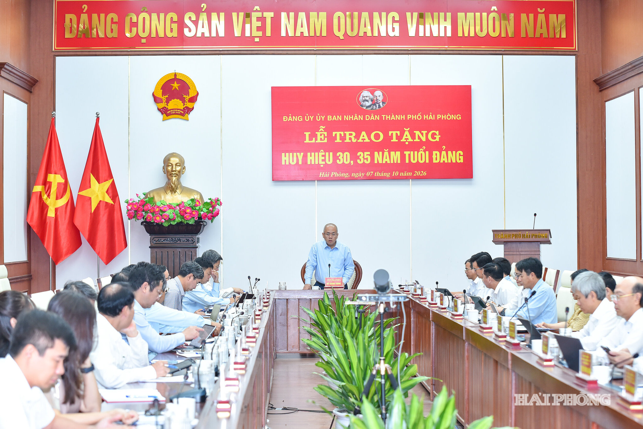 Đồng chí Đỗ Thành Trung, Phó Bí thư Thành uỷ, Chủ tịch UBND thành phố phát biểu tại hội nghị.